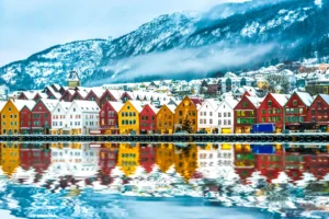 Norway के Bergen में मन मोह लेंगी ये खूबसूरत वादियां, रंग बिरंगे घर की सुंदरता लोगों को करती है आकर्षित