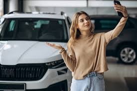 बड़ी बड़ी कंपनी कार को सेल करने के लिए Influencer को कर रही हायर