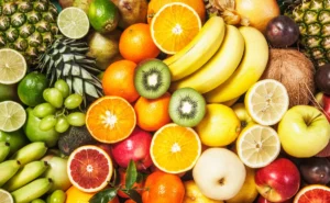 सर्दियों में खाने के लिए 10 बेहतरीन फल और उनके फायदे