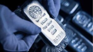 पहली बार चांदी 2 लाख पार, एक साल में भाव दोगुने, सोना भी रिकॉर्ड स्तर पर