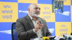 बादल परिवार को बचाने की बजाय, एसजीपीसी को 328 सरूपों के लापता होने के मामले में एसआईटी का सहयोग करना चाहिए: बलतेज पन्नू