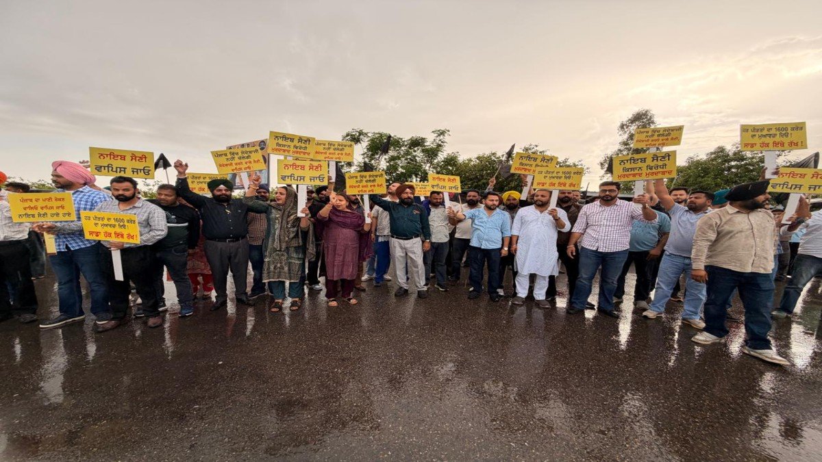 कुराली में हरियाणा के CM नायब सैनी का भारी विरोध, आप नेताओं ने दिखाए काले झंडे