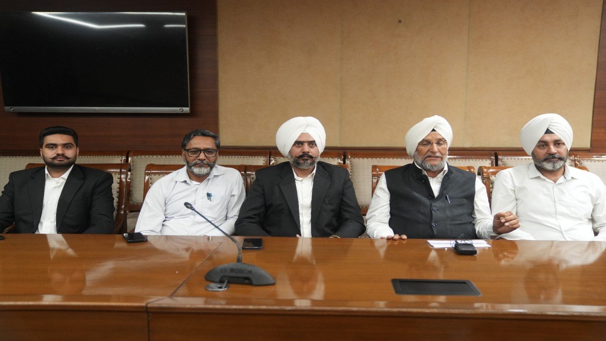 लीगल भाईचारे की ऐतिहासिक जीत: AAP Legal Cell ने वकीलों के चैंबर को घरेलू टैरिफ में शामिल करने के फैसले का किया स्वागत