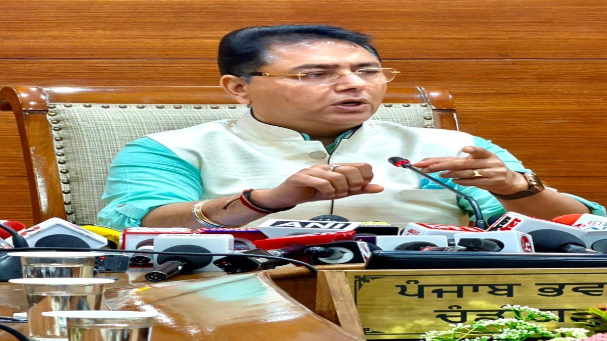 10 दिनों में 16,000 जनसभाएं: ‘आप’ सरकार का 4 साल का रिपोर्ट कार्ड घर-घर पहुंचाने की तैयारी —  Aman Arora