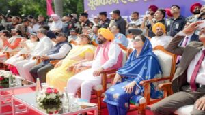 चंडीगढ़ एयर-शो का दूसरा दिन:एयरफोर्स की सूर्यकिरन टीम ने डायमंड-Y फॉर्मेशन बनाया; पंजाब और हरियाणा CM भी पहुंचे