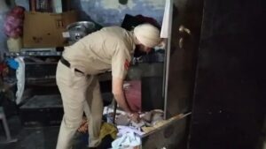 अमृतसर में पंजाब पुलिस का सर्च अभियान; घर से हथियार और कारतूस बरामद, गांव पंडोरी वड़ैच में पुलिस की घेराबंदी