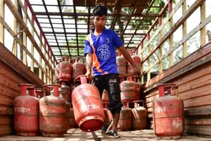 ईंधन की कोई कमी नहीं, भारत के पास 60 दिनों का है स्टॉक