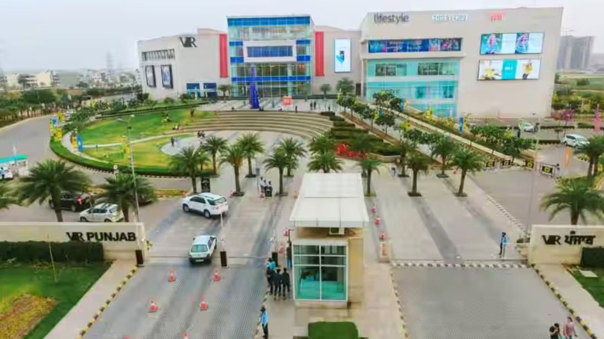 मोहाली का सबसे बड़ा मॉल अचानक बंद:कंपनी ने गेट पर पब्लिक नोटिस चिपकाया; 22 एकड़ में बना, अस्पताल बनाने की चर्चा