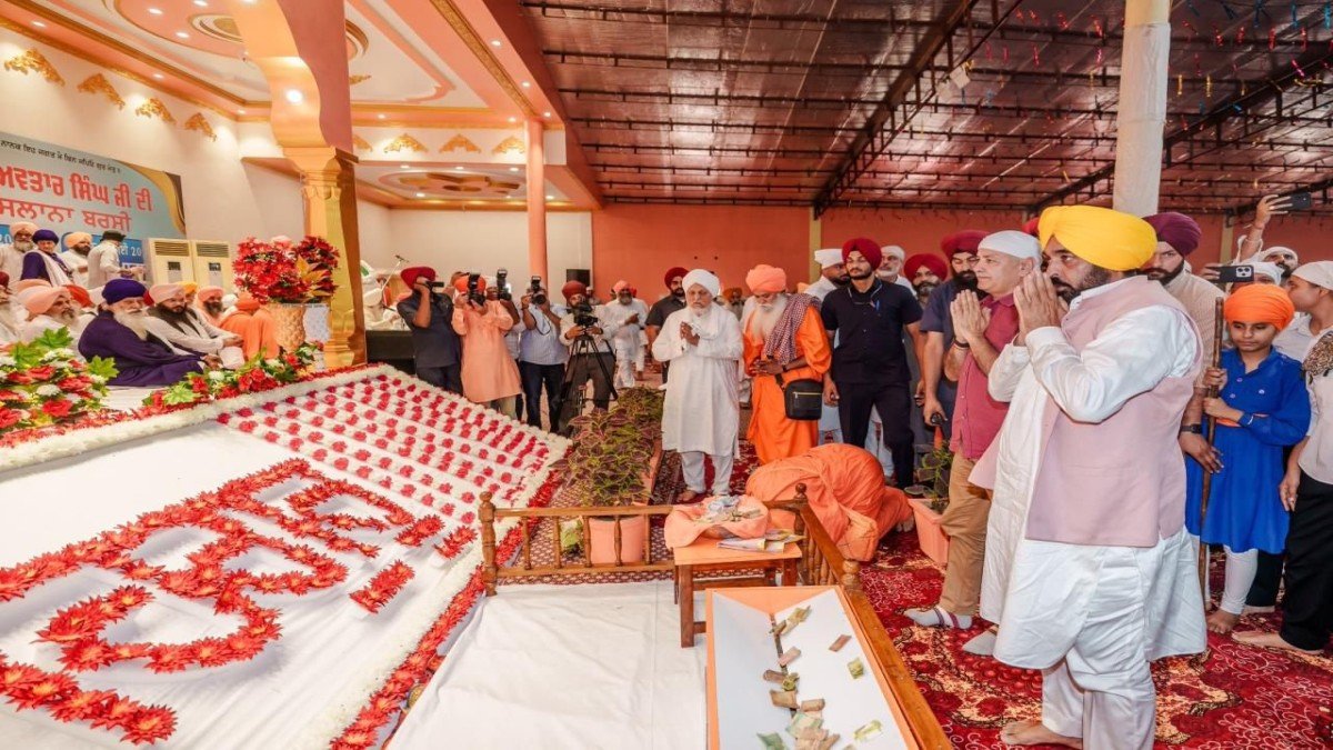 CM भगवंत सिंह मान ने जालंधर में खेलों को प्रोत्साहित करने के लिए दिया बड़ा तोहफा, गांव सीचेवाल के संत अवतार सिंह मेमोरियल हॉकी स्टेडियम में एस्ट्रोटर्फ का किया उद्घाटन