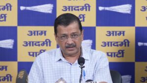 केजरीवाल ने पेट्रोल पंप-सर्विस स्टेशन पर जाकर सरकार के ई-20 पर सफेद झूठ को किया उजागर