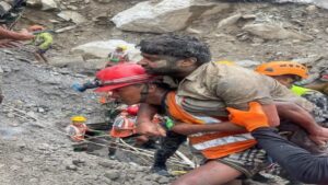 नेपाल में 9 दिन बाद सुरंग से निकले 2 मजदूर जिंदा, रेस्क्यू टीम को मिली बड़ी कामयाबी